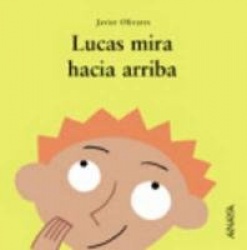 Mi Primera Sopa de libros - Lucas mira hacia arriba