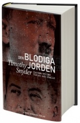 Den blodiga jorden : Europa mellan Hitler och Stalin